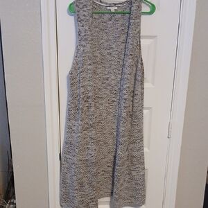 Gray Sleeveless Knit Cardigan